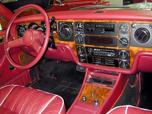 Dashboard van een Rolls-Royce Camargue.